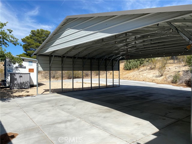 Ranch Style Single story home with over One acre lot - Sits high on a – image 17