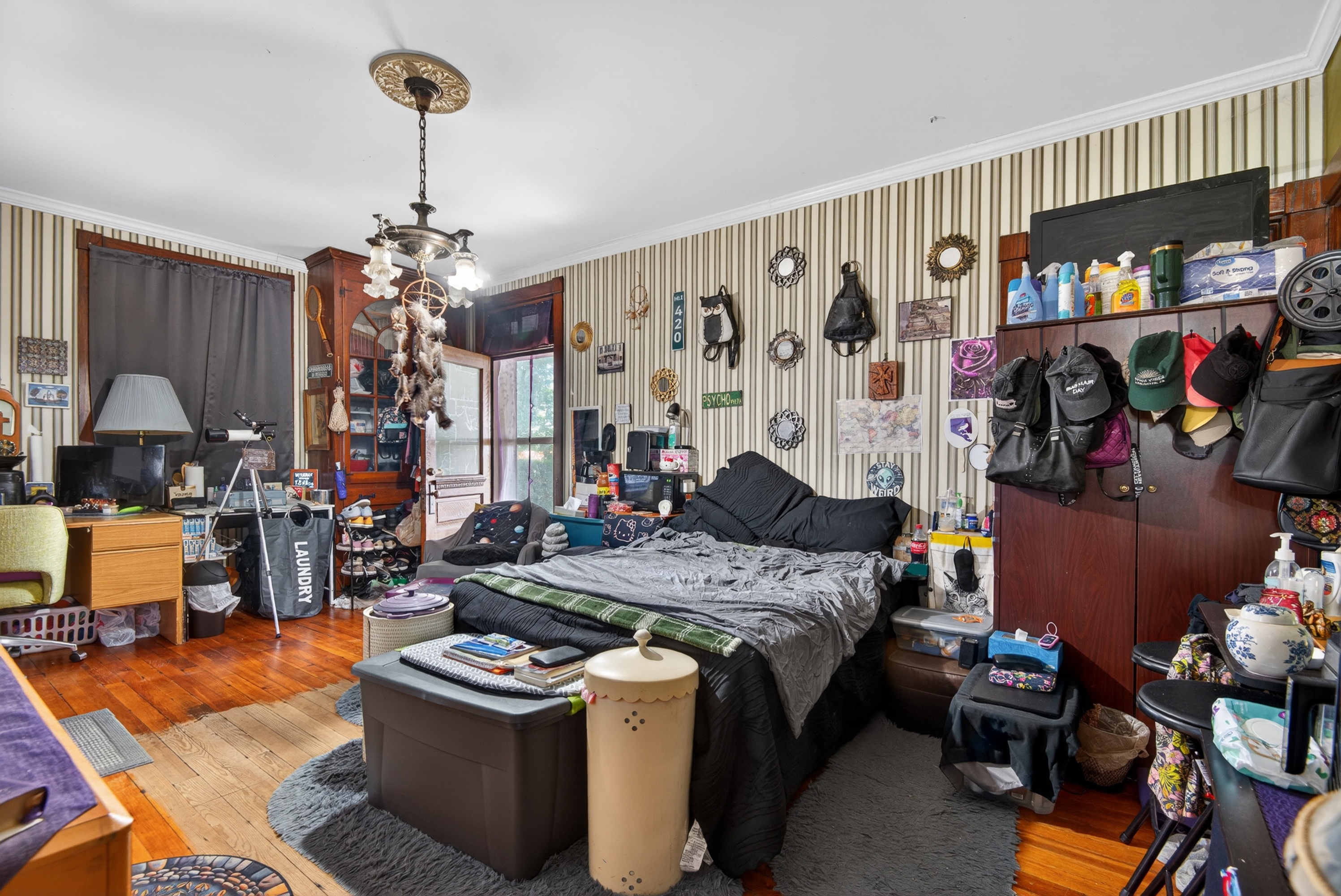Endless possibilities await at 4023 Minute Drive! This unique and beau – image 9