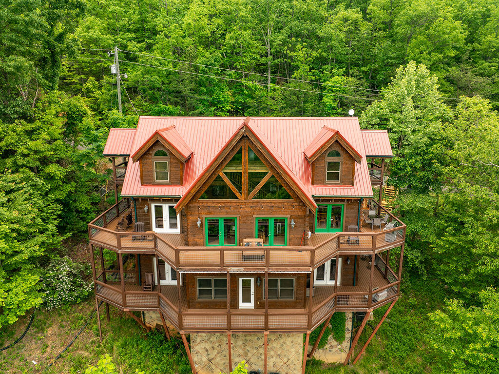 725 725 Big Bear Ridge Road, Gatlinburg, Tennessee, 37738, USA, 5 Bedrooms Bedrooms, ,6 BathroomsBathrooms,Residential,For Sale,725 Big Bear Ridge Road,308006