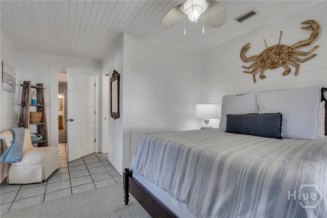 Charming raised, restored cottage in the heart of Tybee -a perfect ble – image 27
