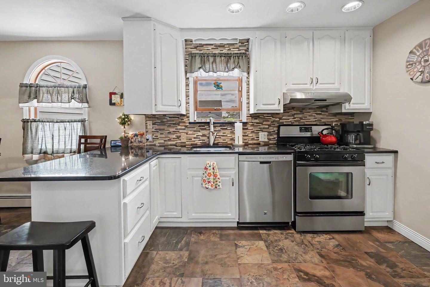 Located in the Ridley school district, dont wait to see this spacious, – image 14