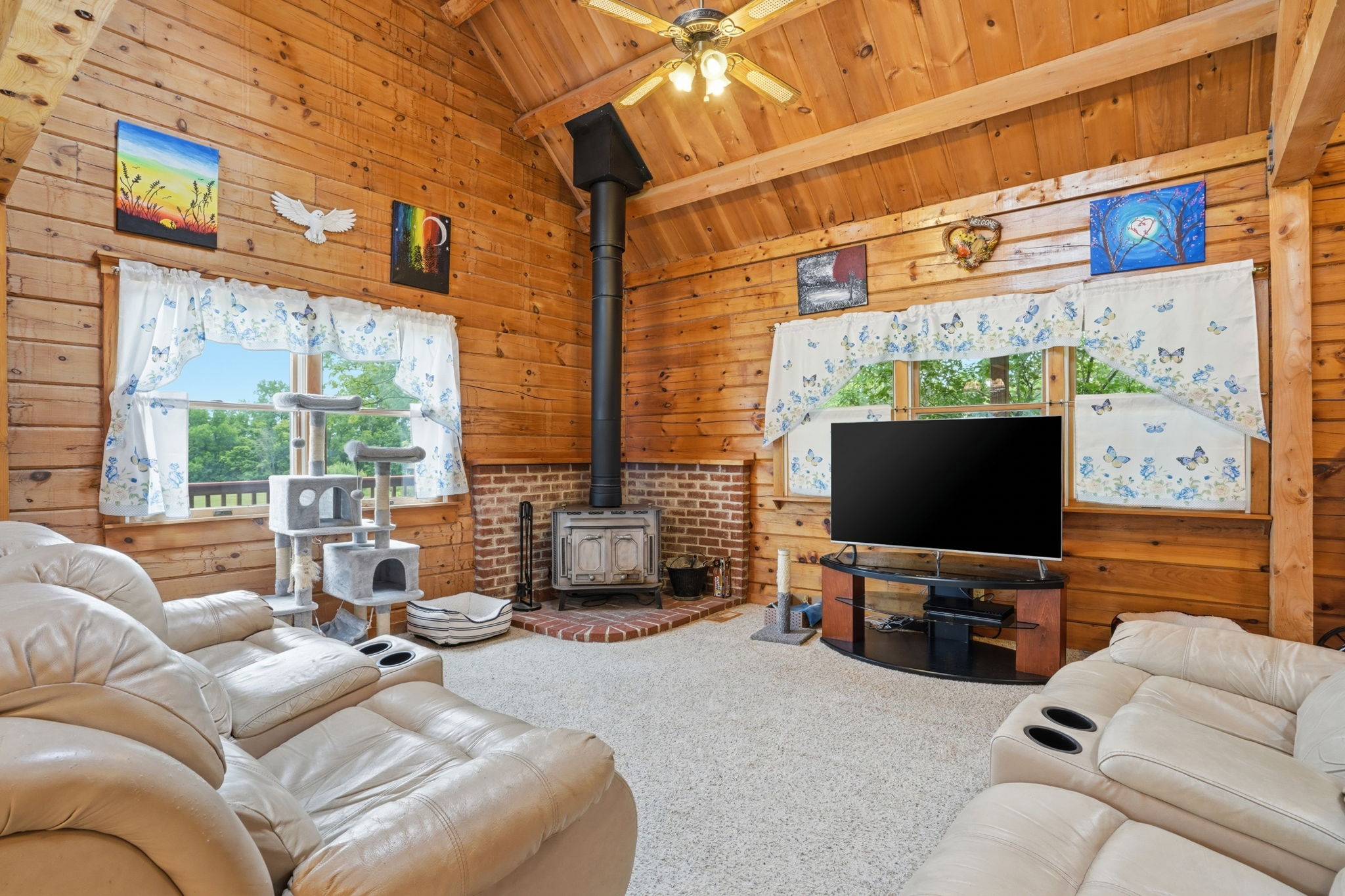 Log Cabin Retreat on 5 AcresEscape to your own private oasis tucked aw – image 7