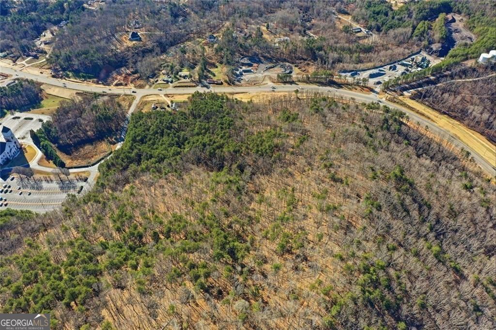 A mountain retreat in the heart of Forsyth. This extraordinary 6+ acre – image 16