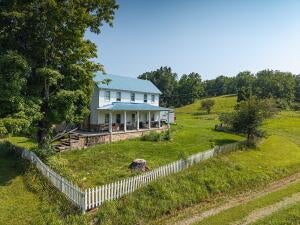 Offering One of the Most Beautiful Farms in Nicholas County A Rare opp – image 16