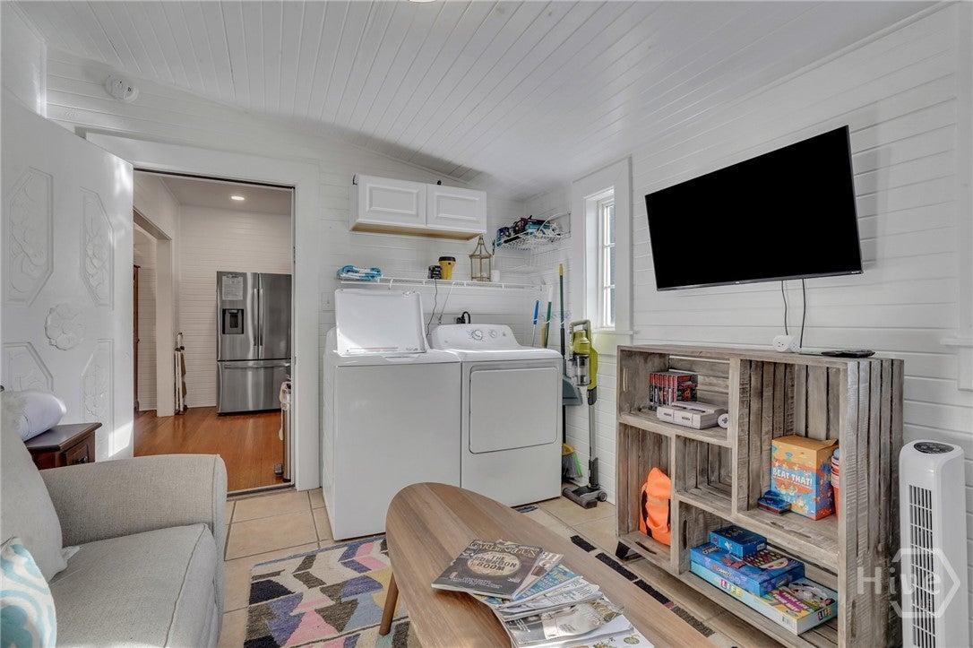 Charming raised, restored cottage in the heart of Tybee -a perfect ble – image 25