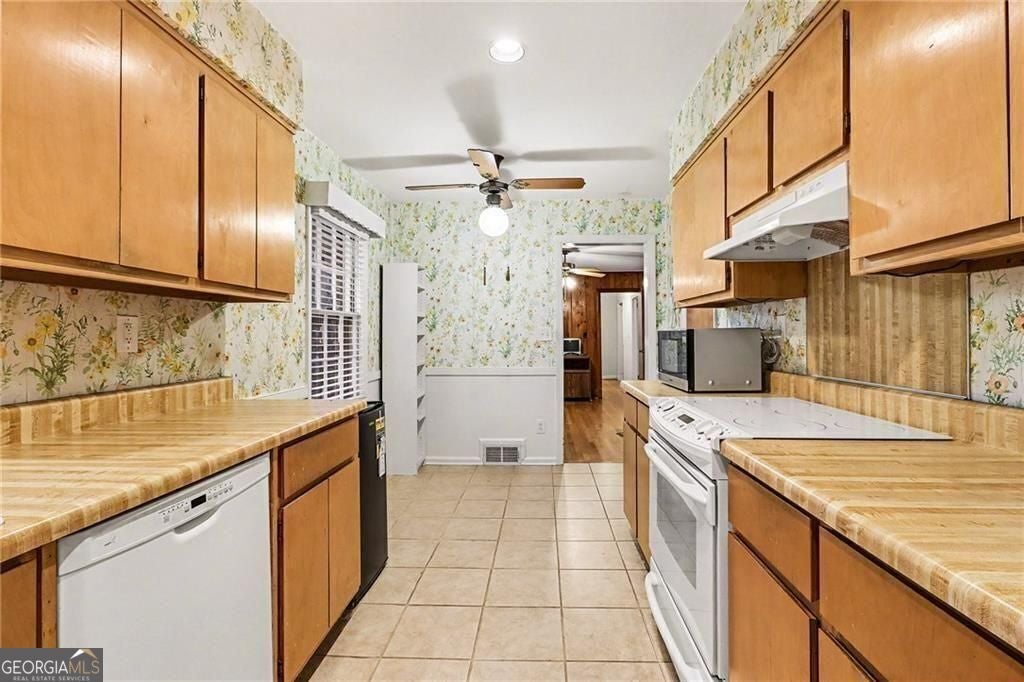 Classic four bedroom ranch in the Lakeside High School district. Step – image 8
