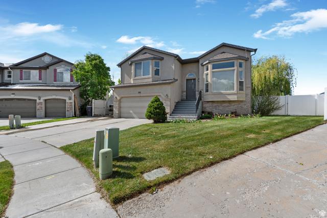 Welcome to 595 Banbury Circle, a well-maintained split-level home loca – image 22