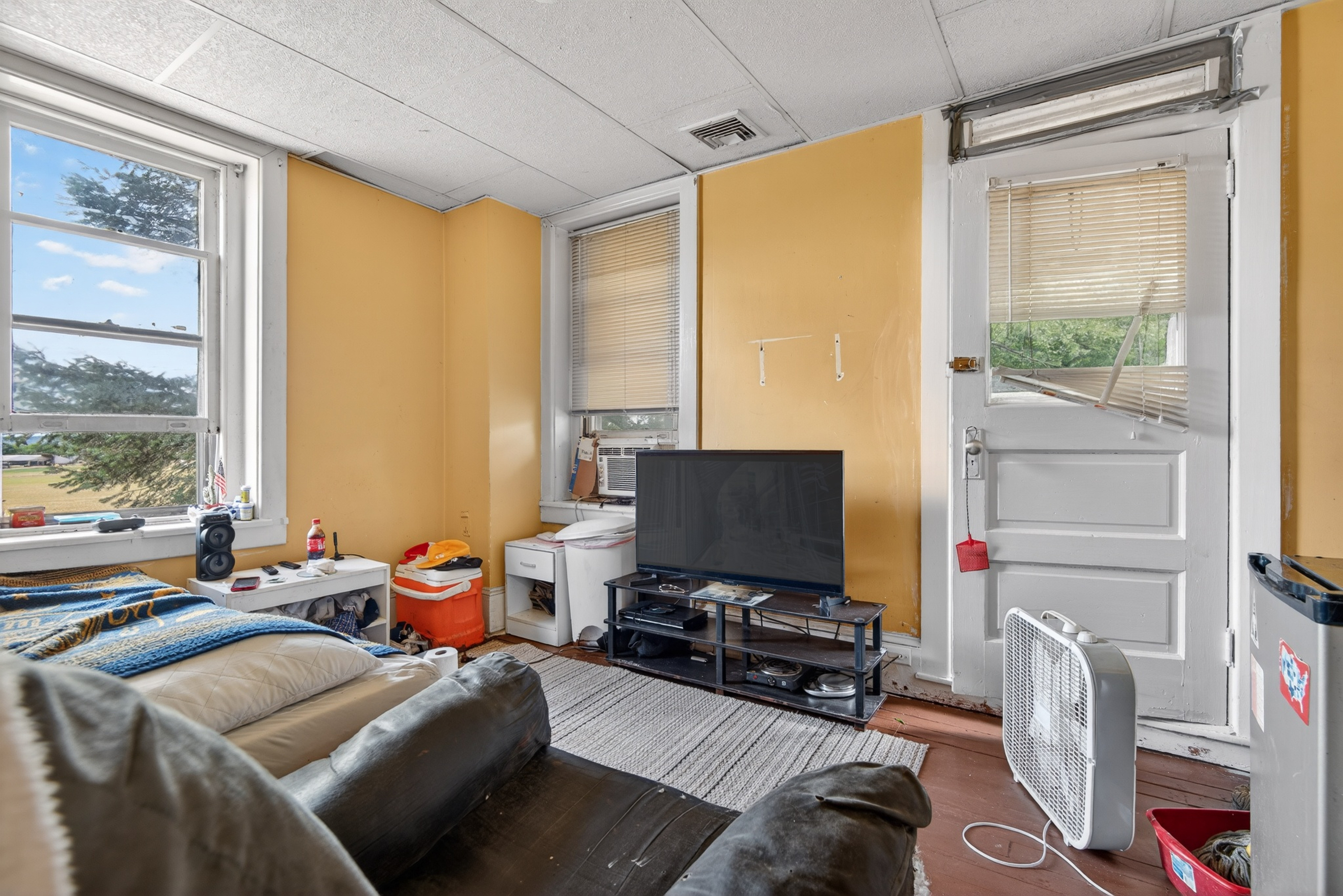 Endless possibilities await at 4023 Minute Drive! This unique and beau – image 18