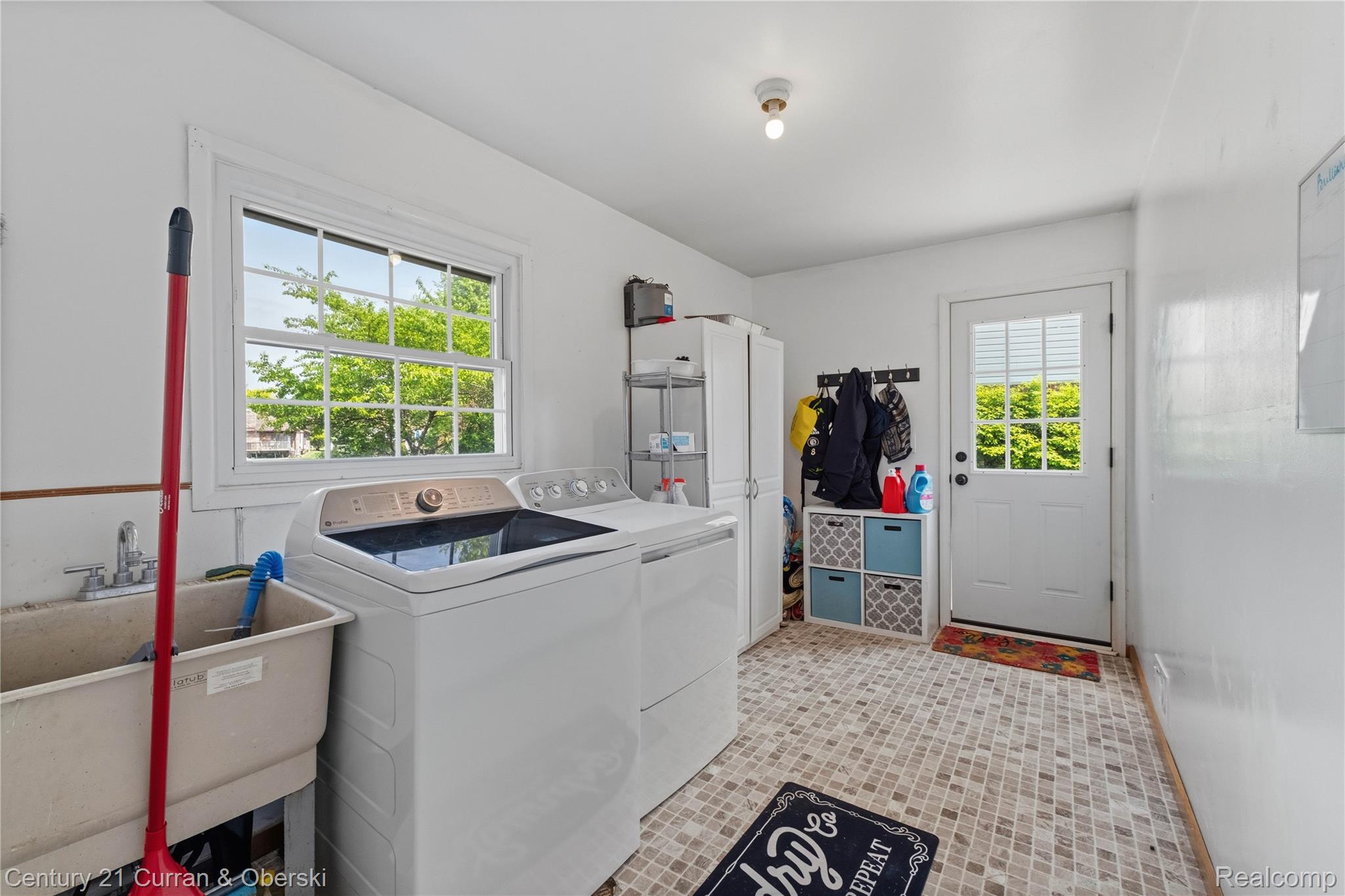 35484 35484 Bennett Street, Livonia, Michigan, 48152, USA, 6 Bedrooms Bedrooms, ,3 BathroomsBathrooms,Residential,For Sale,35484 Bennett Street,48cccbbc-518b-423c-b866-0b6ffb