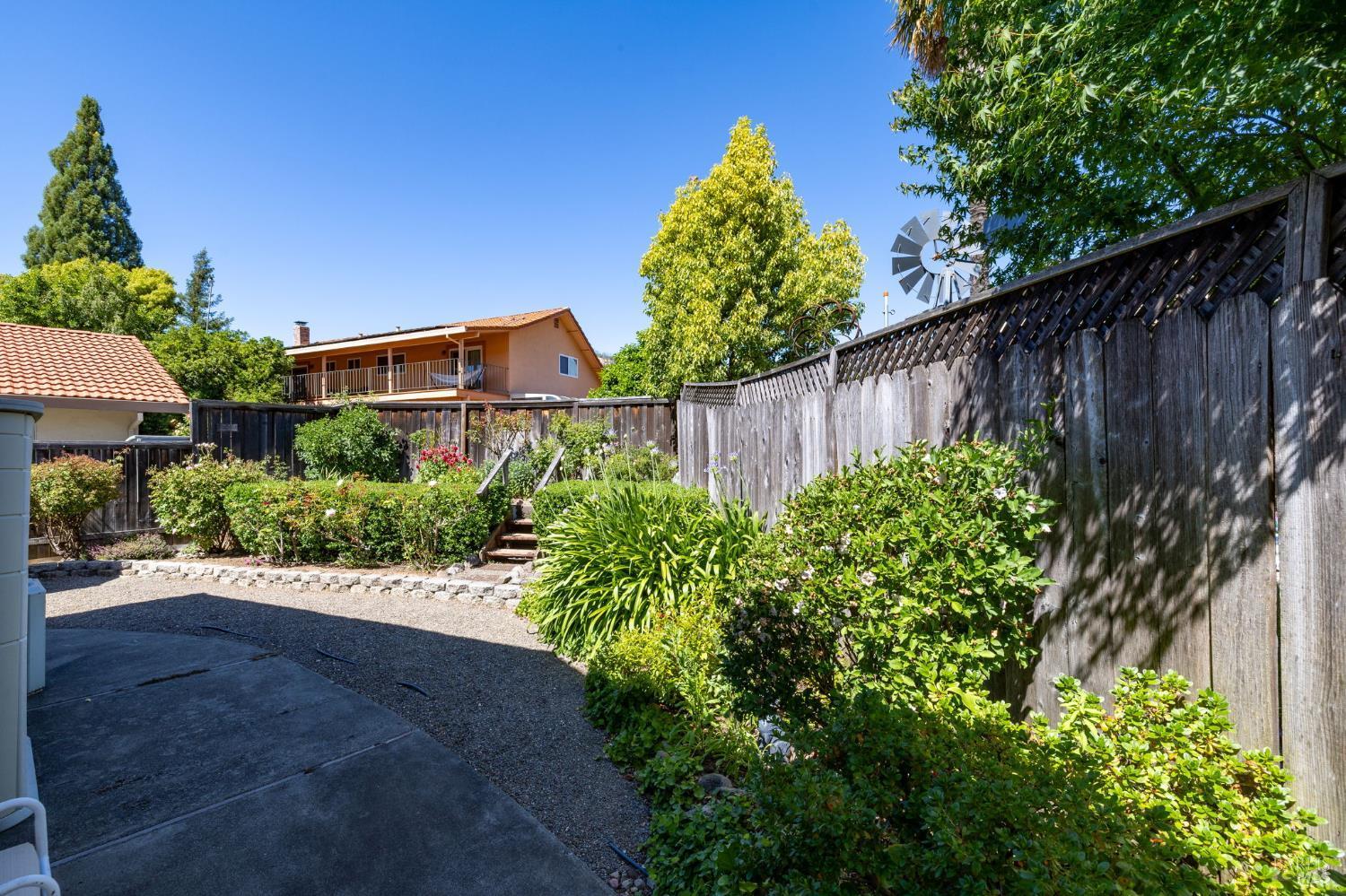 Welcome to 274 Beech Avenue, a beautifully maintained single-story hom – image 34