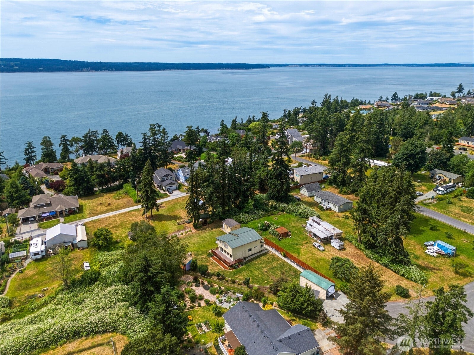 Welcome to your own PNW retreat, where character, space, and a peacefu – image 37