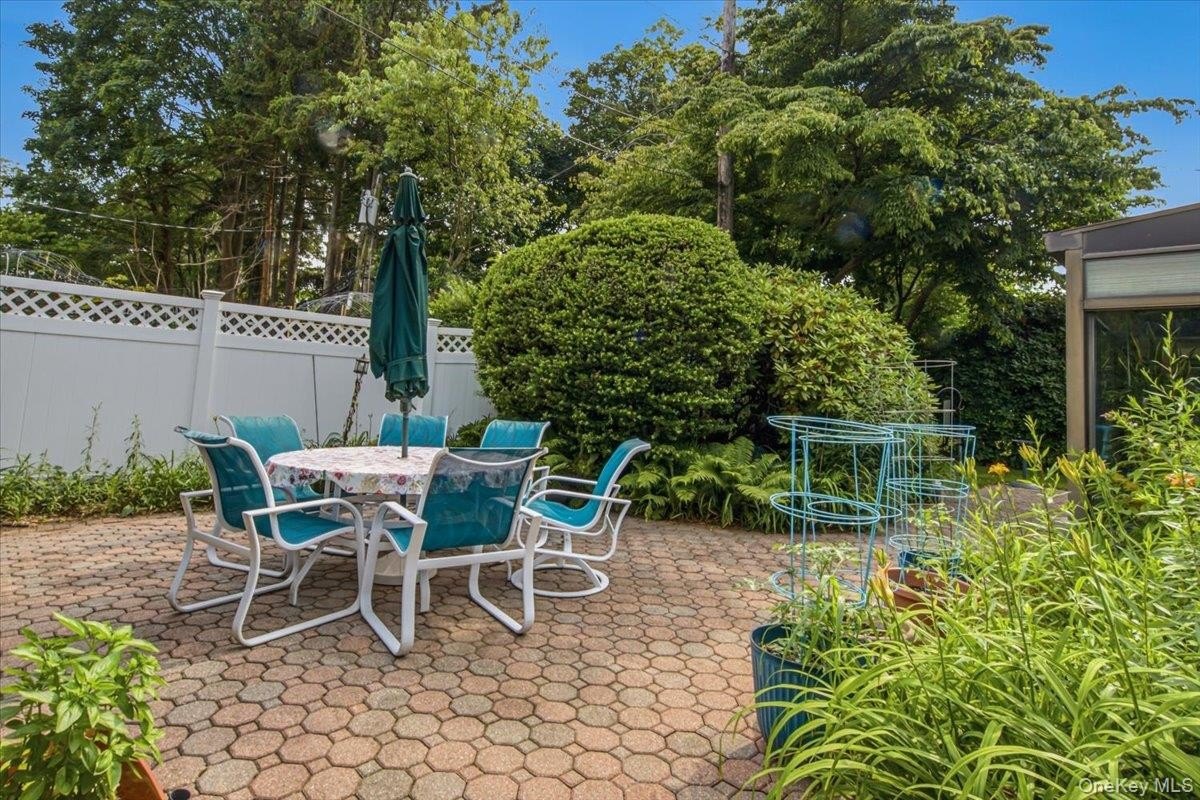 24 24 Overlook Road, Great Neck, New York, 11020, USA, 3 Bedrooms Bedrooms, ,3 BathroomsBathrooms,Residential,For Sale,24 Overlook Road,1018683