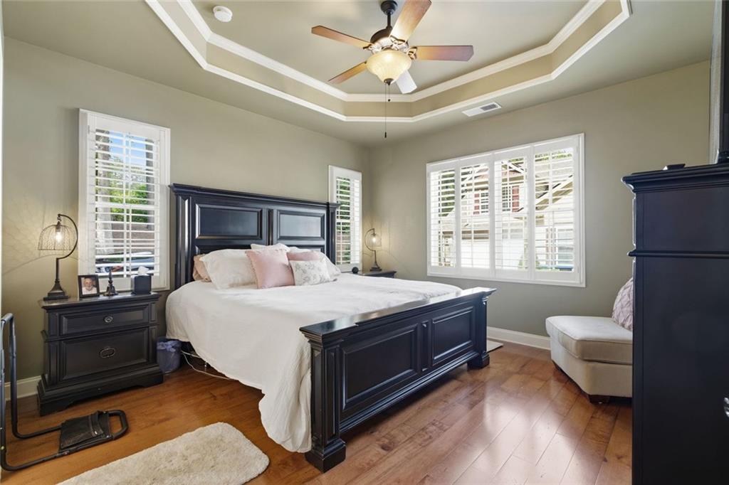 Welcome to this lovely home in the highly sought-after Orchards of Bra – image 21