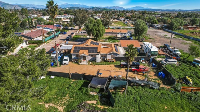 Exceptional mixed-use / commercial opportunity on an expansive approxi – image 7