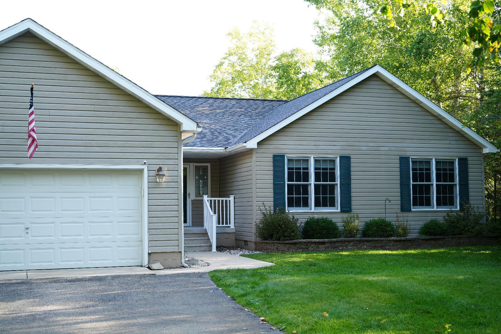 This one-owner ranch home on Lake Huron offers a perfect blend of comf – image 41