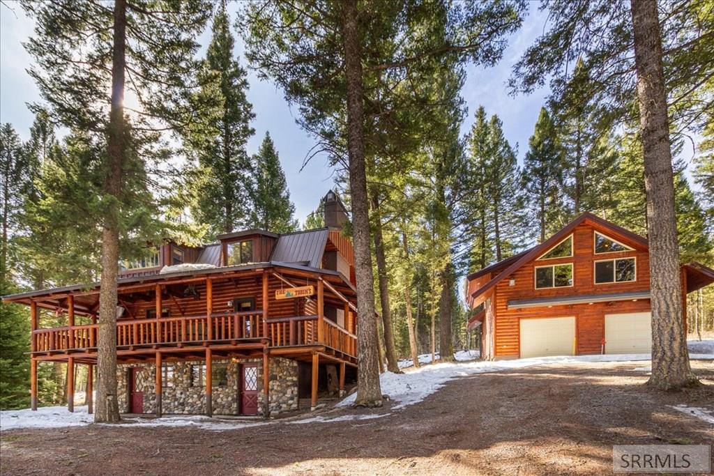 IMMACULATE LOG CABIN - AMAZING HIGH END FURNISHINGS INCLUDED - BORDERS – image 1