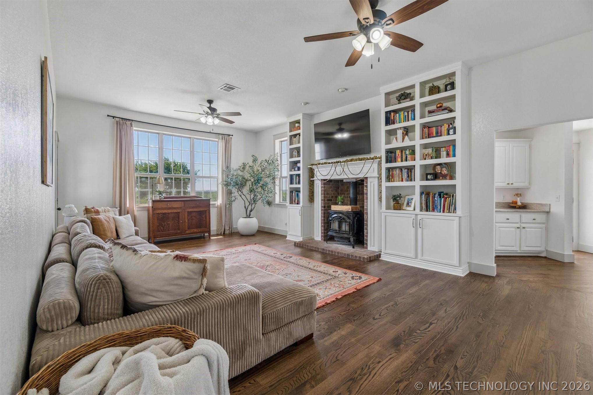 Country Luxury at Its Finest! Nestled on 18 breathtaking acres with pa – image 19