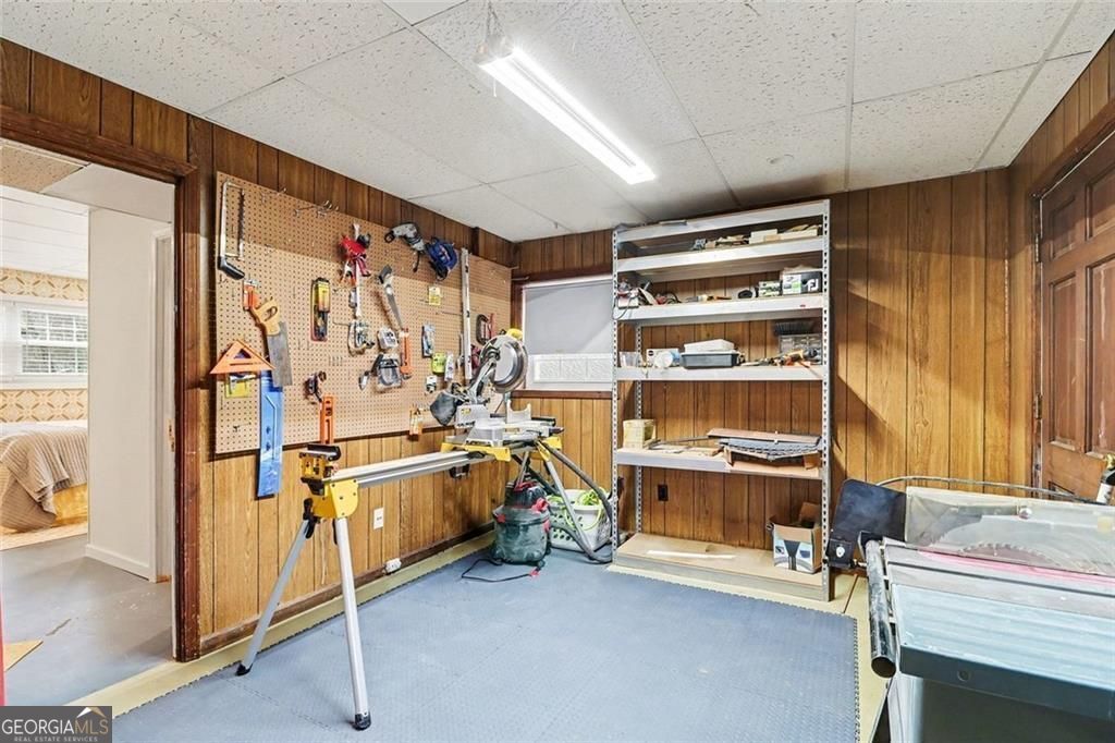 Beautifully updated and ideally located in the heart of Dunwoody, this – image 25