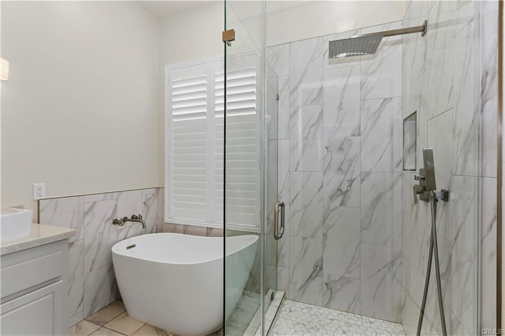 Welcome to this beautifully maintained single-story home located in a – image 22