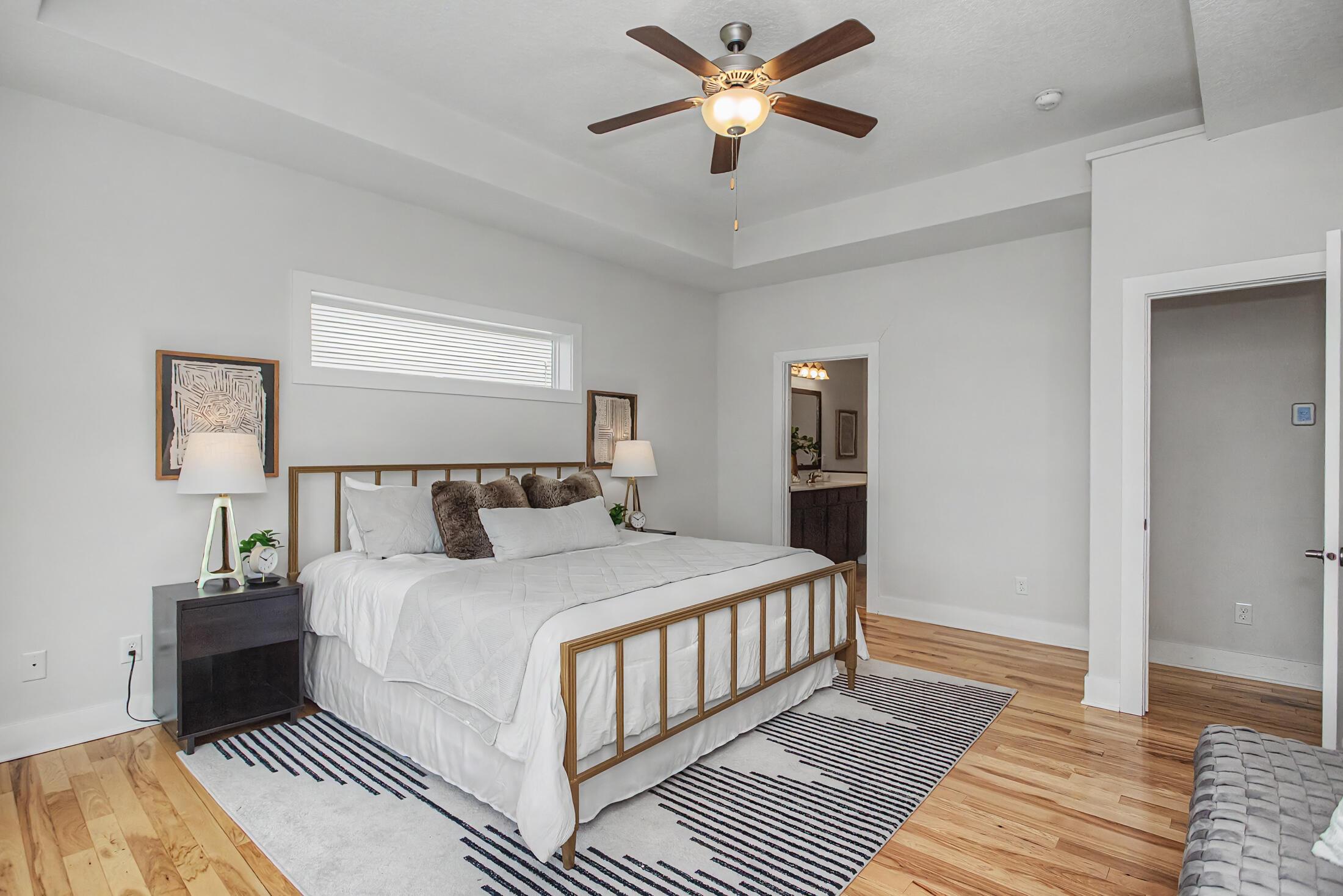 Beautifully crafted 1-story walk-out home in the highly desirable Sout – image 18