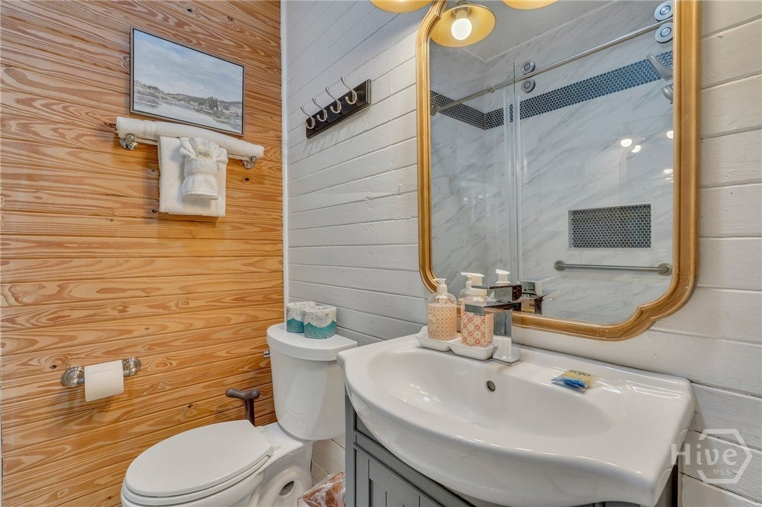 Charming raised, restored cottage in the heart of Tybee -a perfect ble – image 19