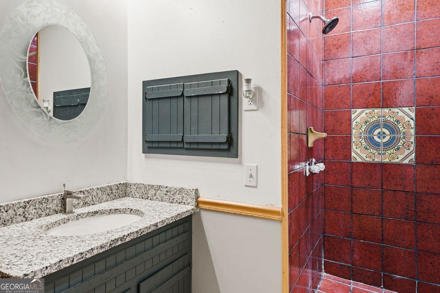 Escape to the perfect blend of privacy, functionality, and North Georg – image 38