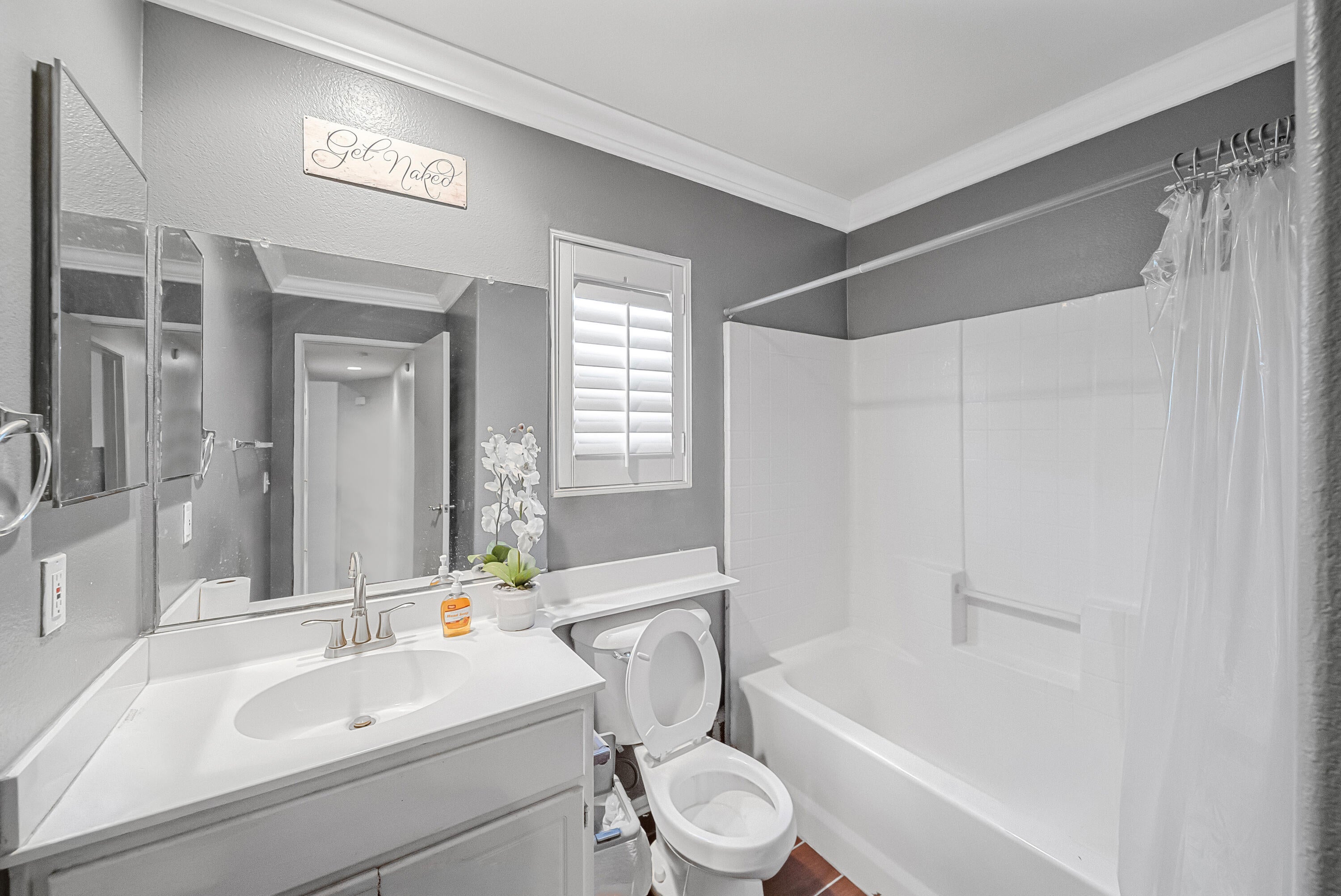 Welcome to this beautiful home in the highly desirable Villa Montego c – image 23
