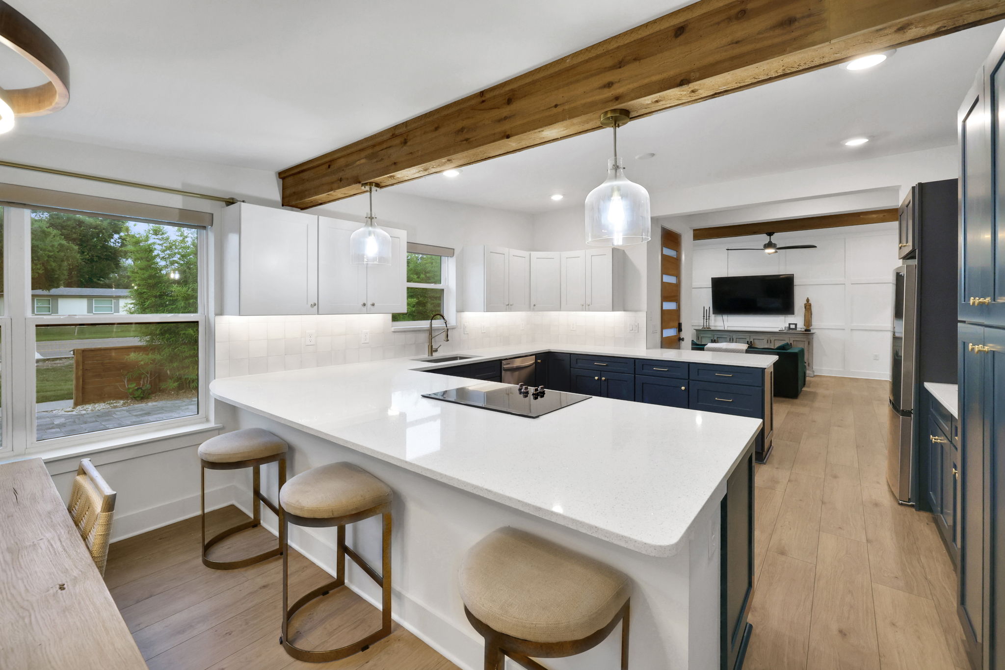 Experience the ultimate coastal lifestyle in this stunning Jacksonvill – image 35
