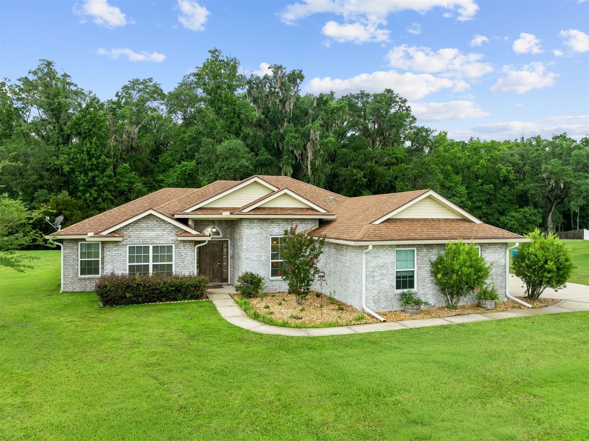 Tired of choosing between a backyard and a commute? At 54079 Amblerwoo – image 56