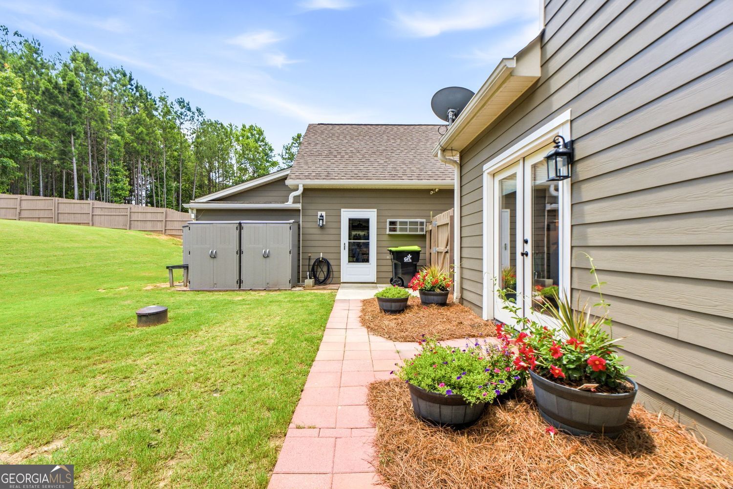 Incredible custom home with tons of bells and whistles in sought after – image 53