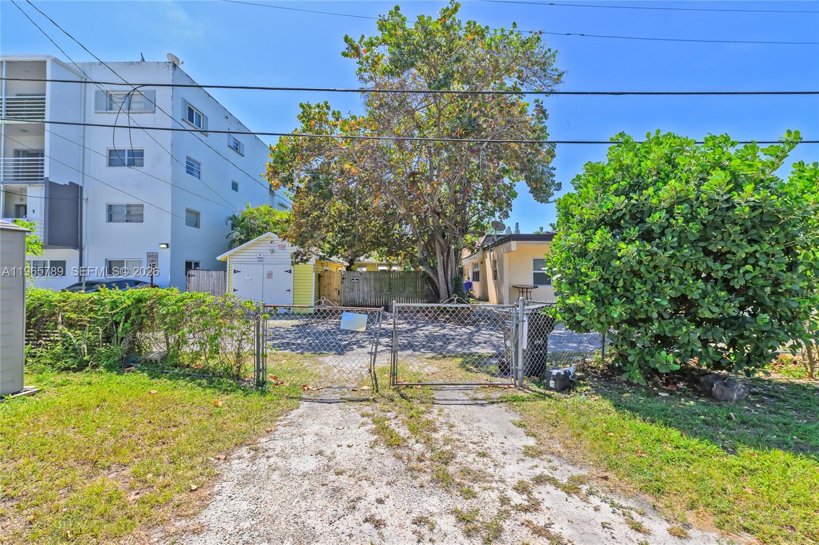 1946 1946 Madison St, Hollywood, Florida, 33020, USA, 2 Bedrooms Bedrooms, ,2 BathroomsBathrooms,Residential,For Sale,1946 Madison St,A11965789