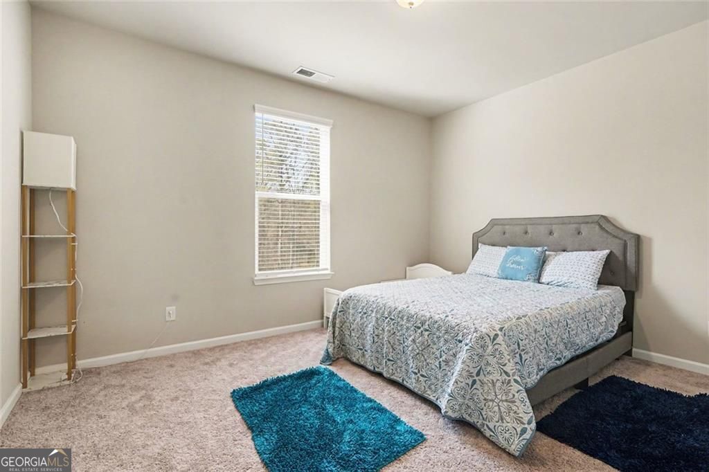Beautiful home in the sought after Calcutta community! This spacious R – image 30