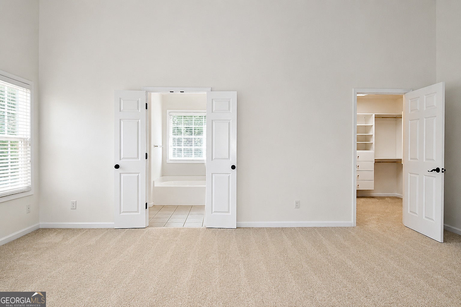 Home is Occupied - Please do not disturb the owners. Welcome to this s – image 16