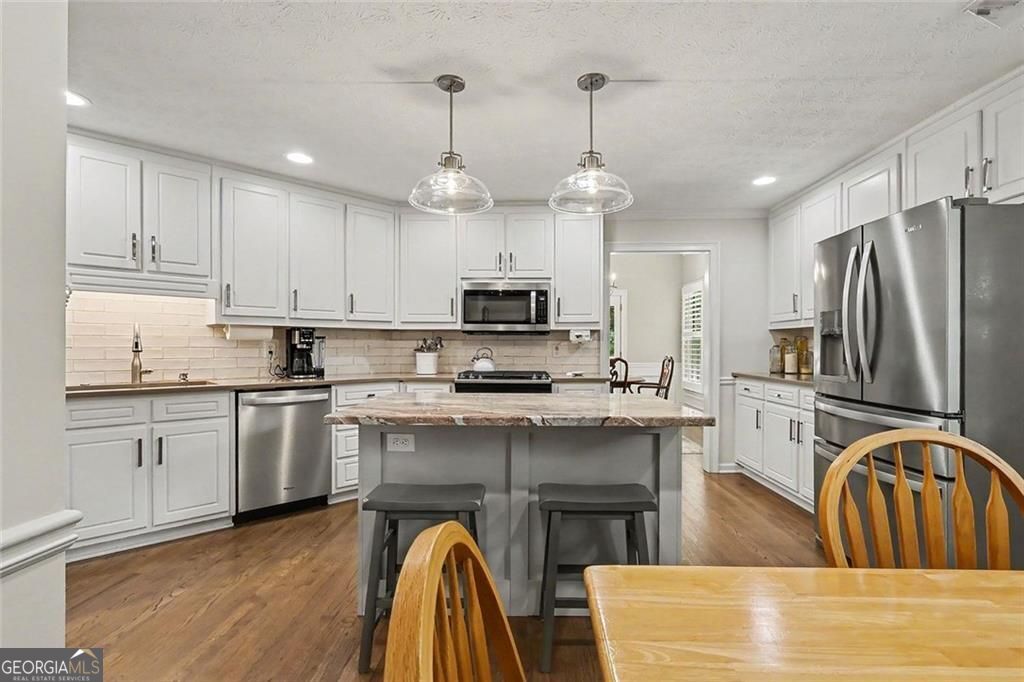 Welcome to this stunning home in beautiful Grayson, Georgia. Professio – image 16