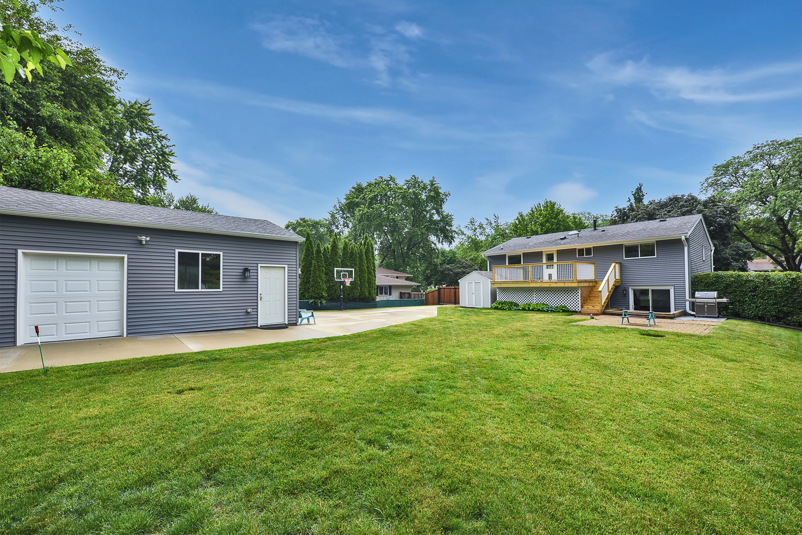 Beautifully updated and highlighted by an exceptional 25x24 detached h – image 24