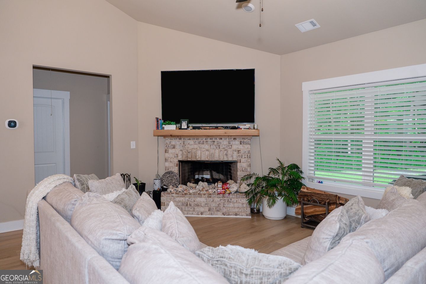 10 Acres of Privacy - Craftsman Ranch with Every Upgrade A rare find: – image 9