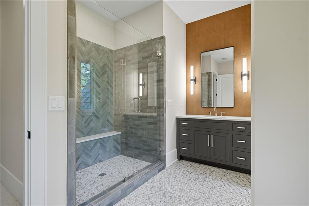 Beautiful Custom Home on gorgeous estate lot in exclusive Milton. This – image 36