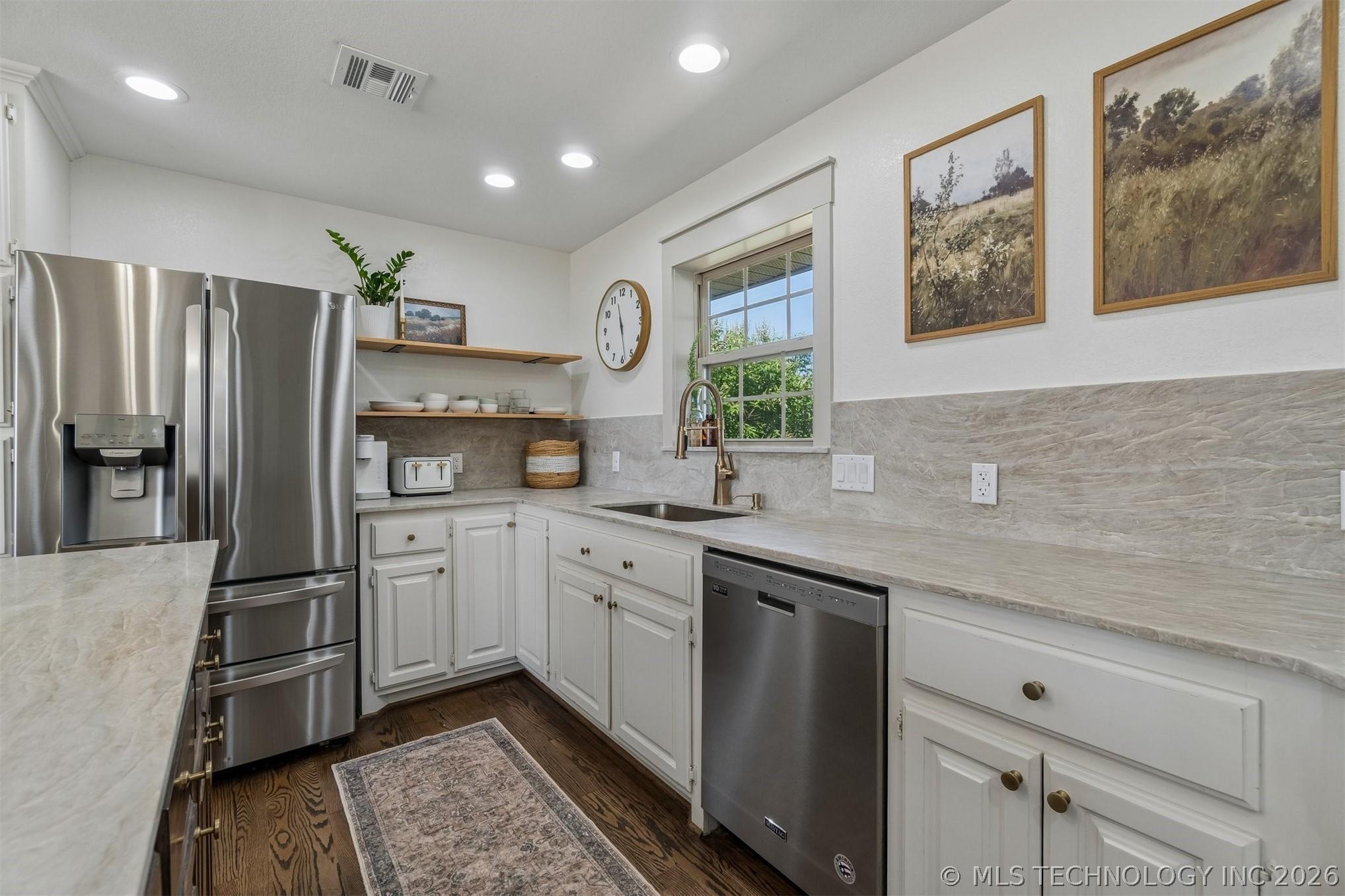 Country Luxury at Its Finest! Nestled on 18 breathtaking acres with pa – image 25