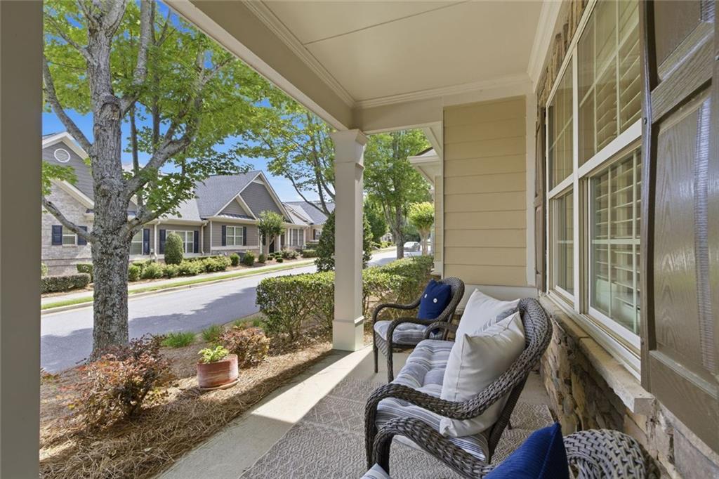 Welcome to this lovely home in the highly sought-after Orchards of Bra – image 4