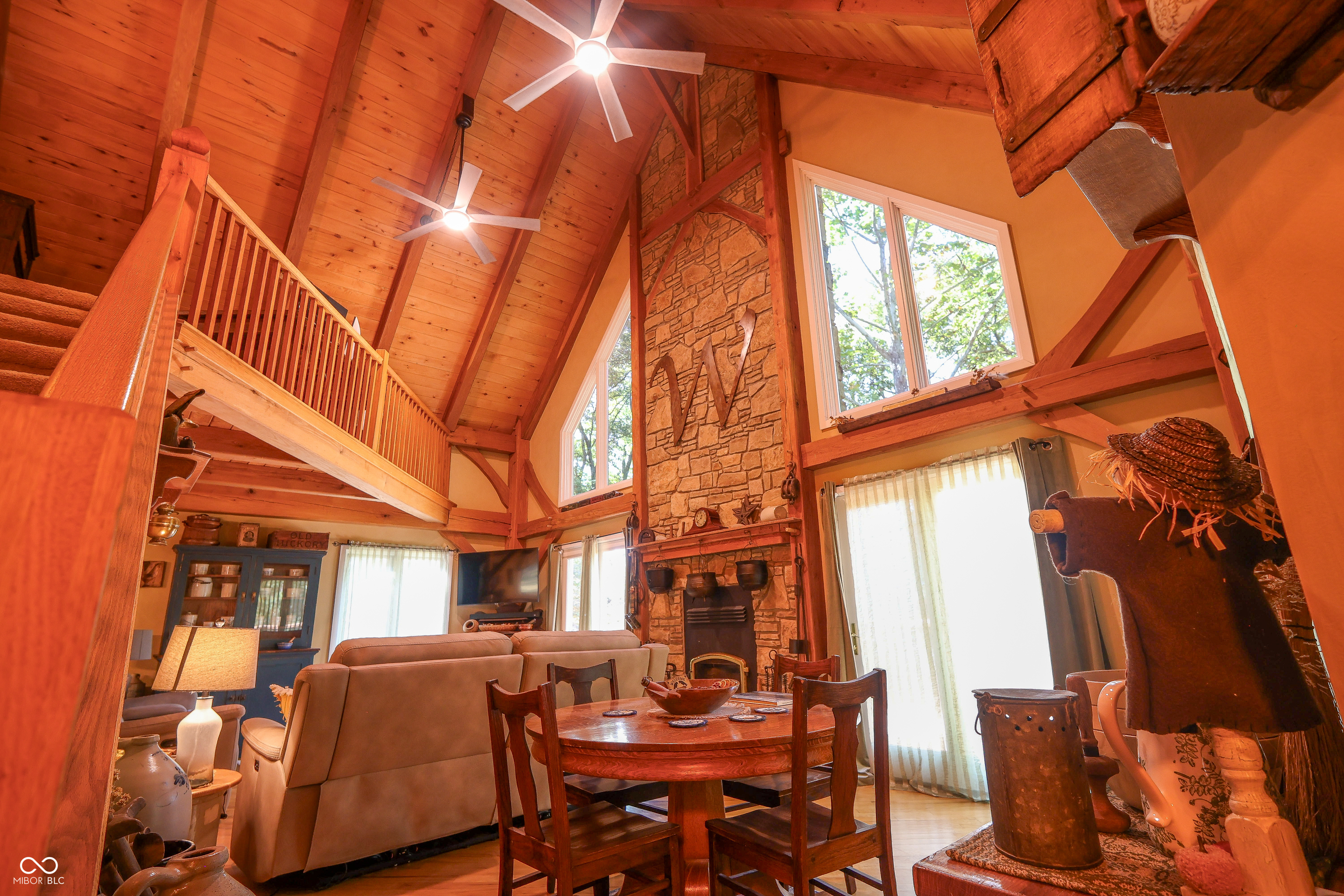 Custom red oak timber-frame home with Lake Monroe views, located in Sa – image 3