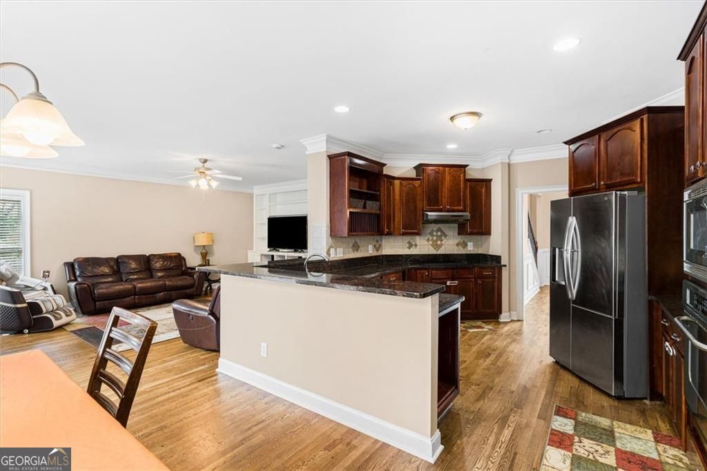 Welcome to 101 Lumby Lane, a stunning 4-sided brick residence in the s – image 31