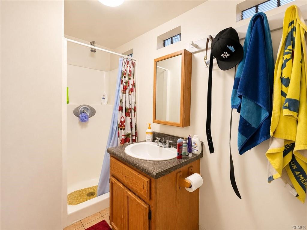 8617 8617 Ivy St, Los Angeles, California, 90002, USA, 5 Bedrooms Bedrooms, ,Residential,For Sale,8617 Ivy St,MB26135921