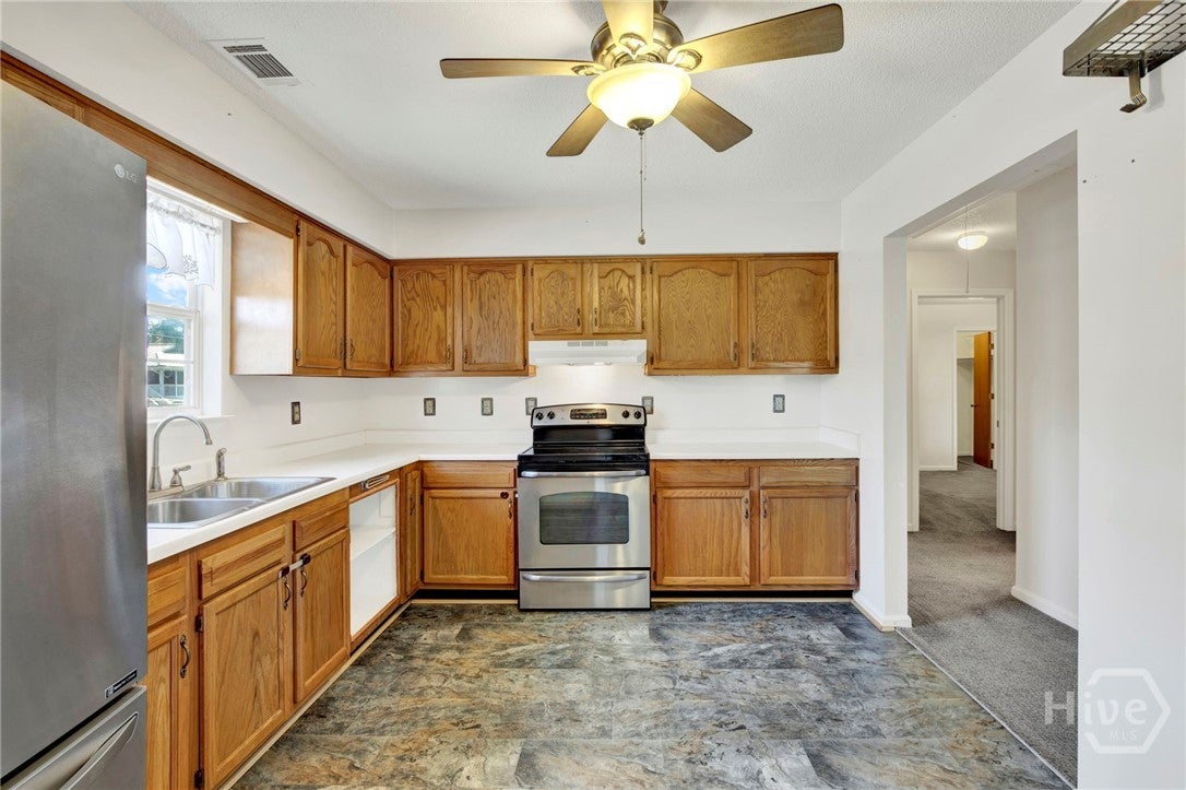 Located in the heart of Tybee Island, 407 7th Street offers the perfec – image 54