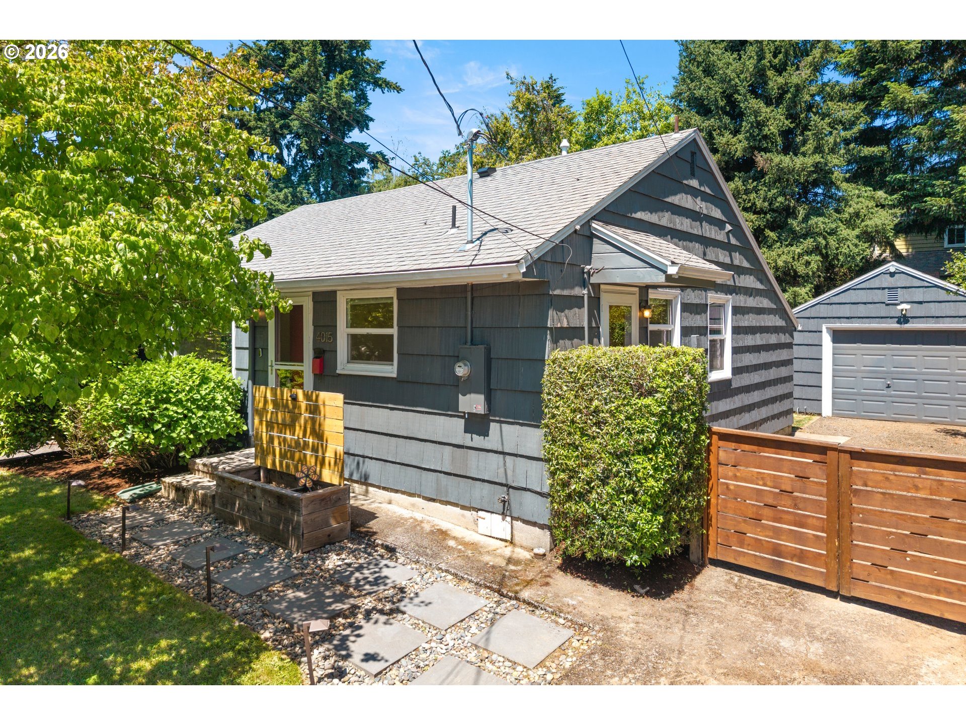 One-level living at its finest in the heart of Eastmoreland Heights! T – image 3