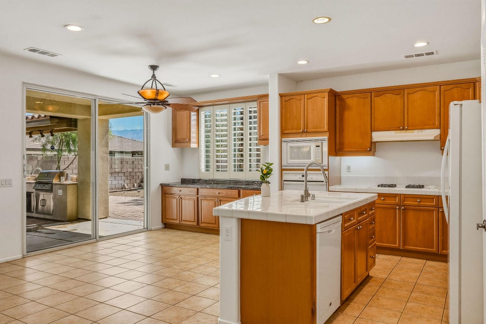 Exceptional opportunity to own a spacious 4 bedroom, 3 bath residence – image 19
