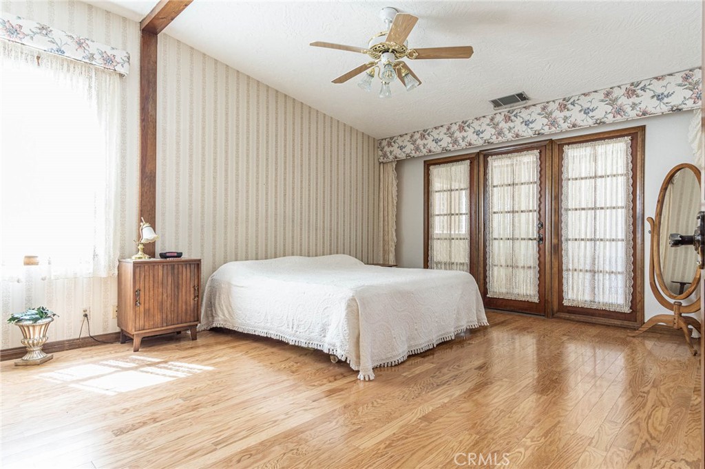 Something is refreshing about a home that actually gives you room to b – image 25