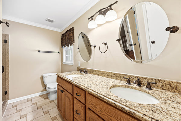 Welcome to this beautiful home that’s gleaming with pride and perfecti – image 34