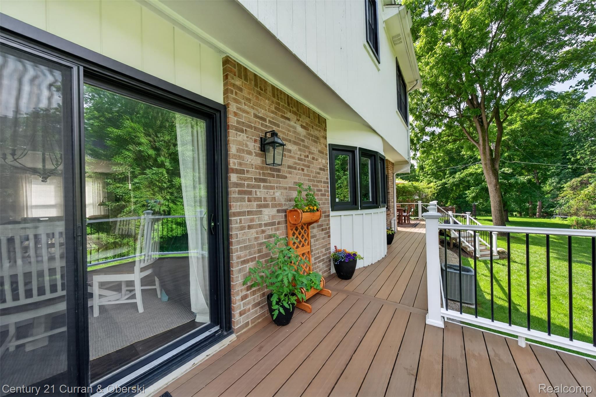 Welcome to 30999 Sudbury Street in Farmington Hills. This beautifully – image 61