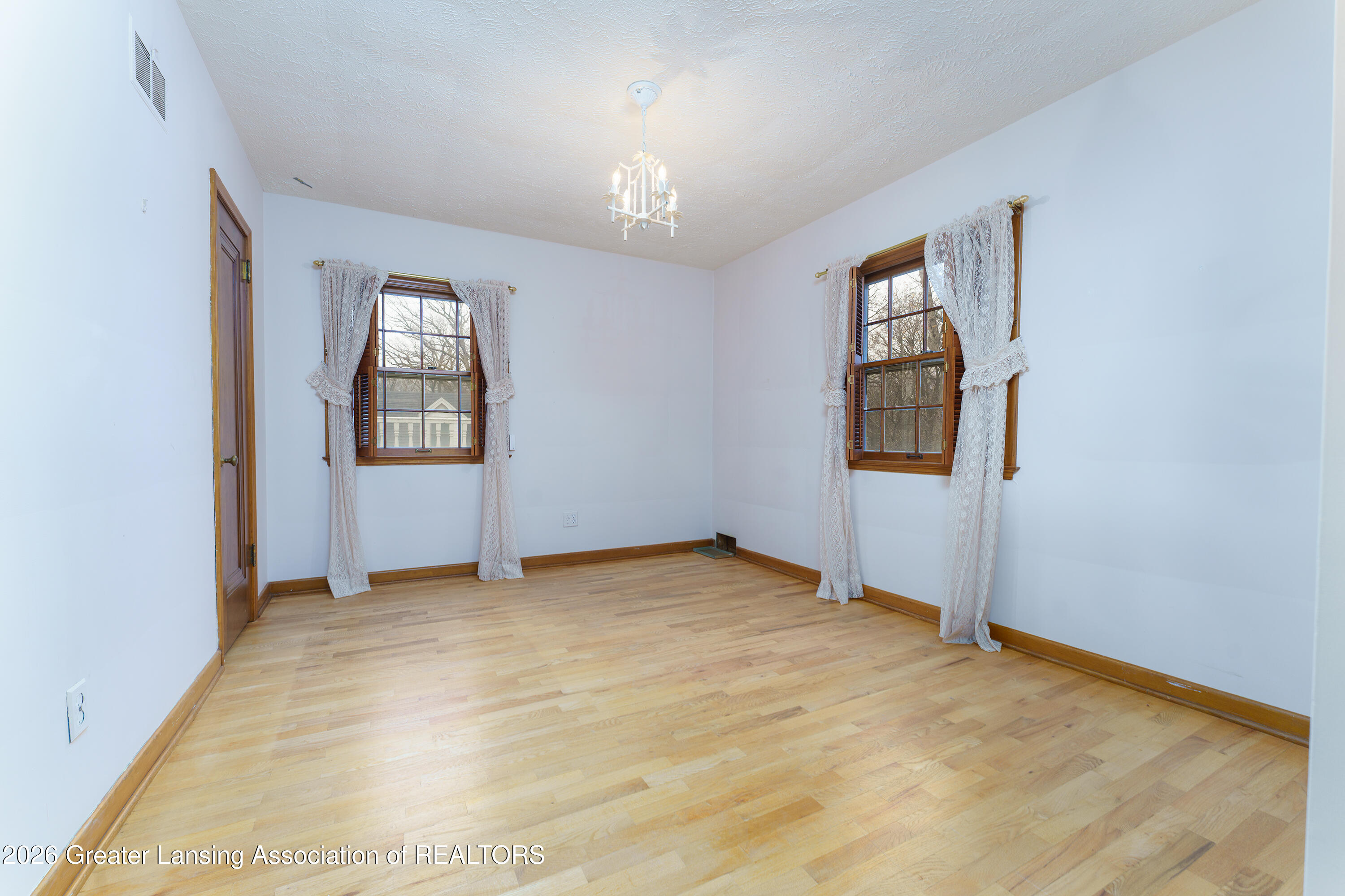 A rare opportunity to score a quintessential Glencairn gem! Gorgeous c – image 60