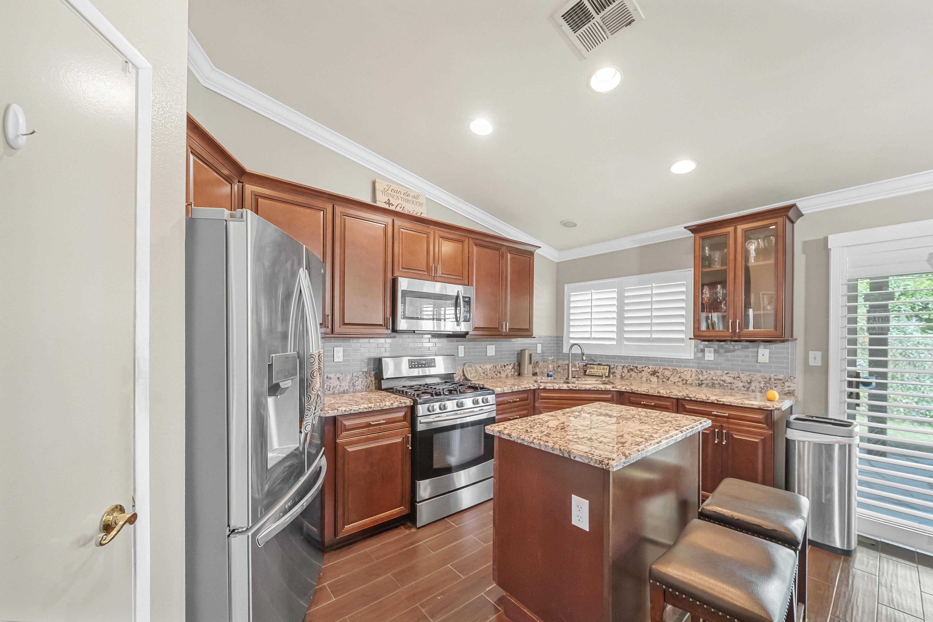 Welcome to this beautiful home in the highly desirable Villa Montego c – image 11